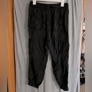American Eagle black cargo joggers